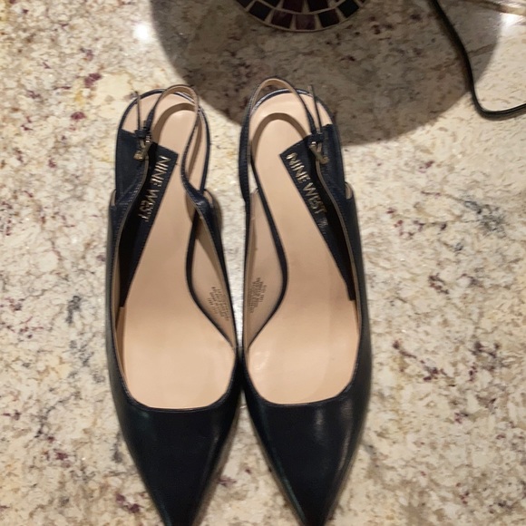 Navy blue sling backs. Nine West. - Picture 2 of 5